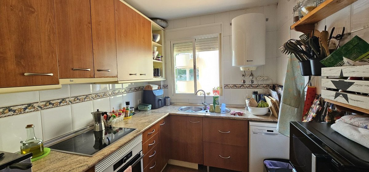 3 Bed Middle Floor Apartment in Torreblanca