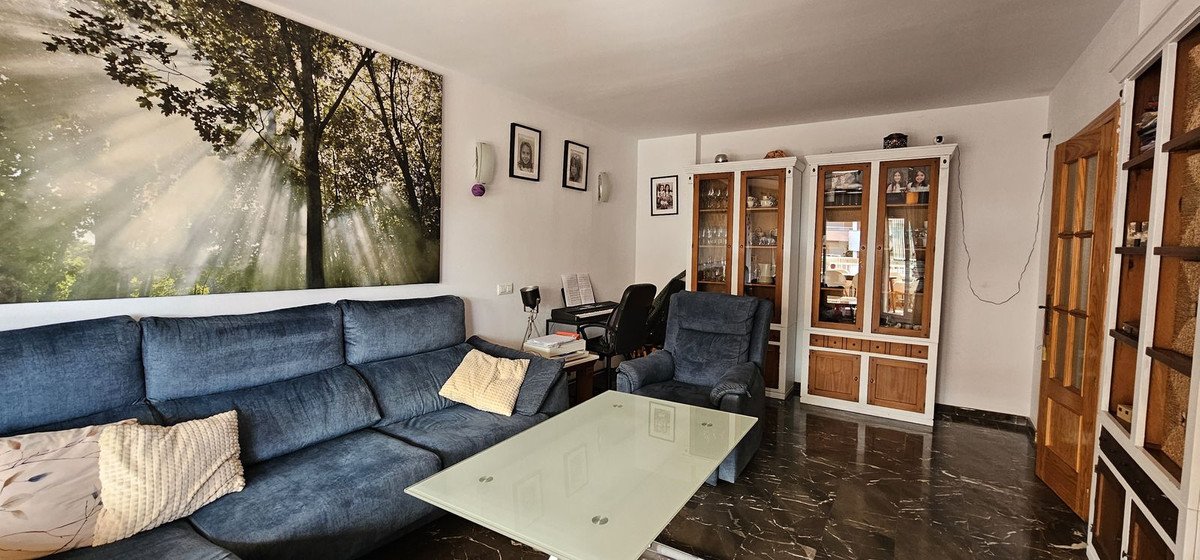3 Bed Middle Floor Apartment in Torreblanca
