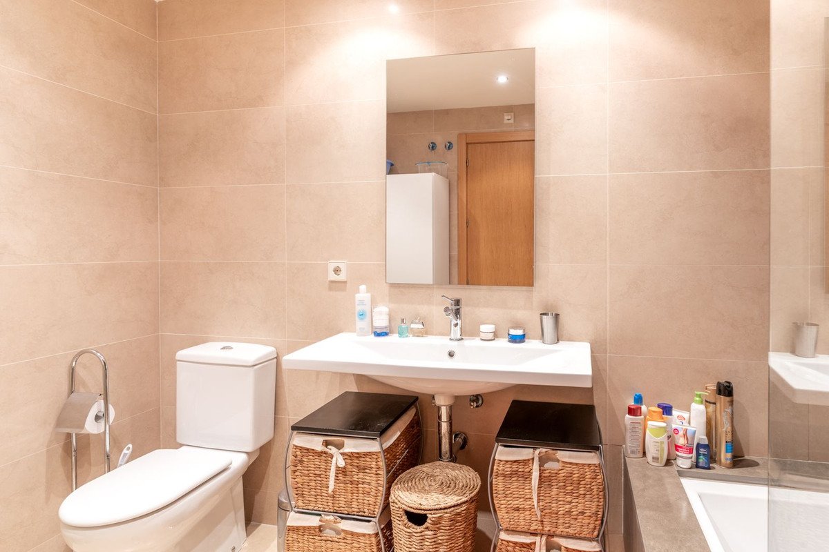 2 Bed Middle Floor Apartment in New Golden Mile