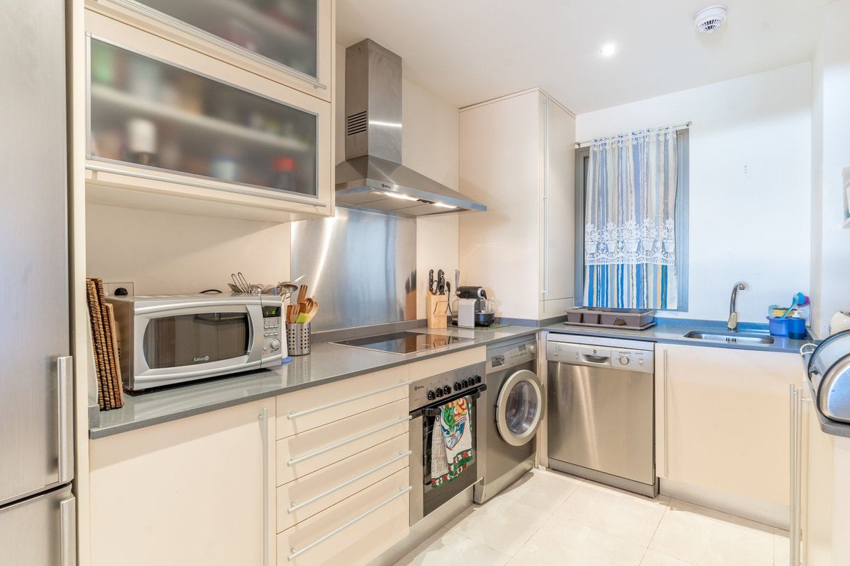 2 Bed Middle Floor Apartment in New Golden Mile