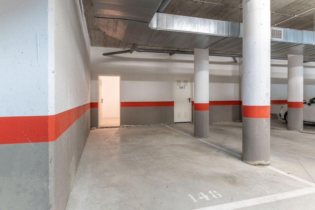 2 Bed Middle Floor Apartment in New Golden Mile