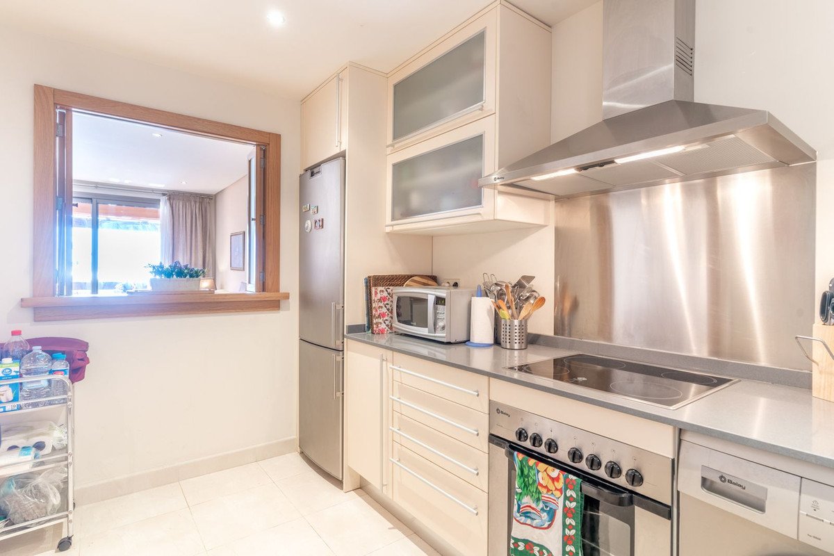 2 Bed Middle Floor Apartment in New Golden Mile