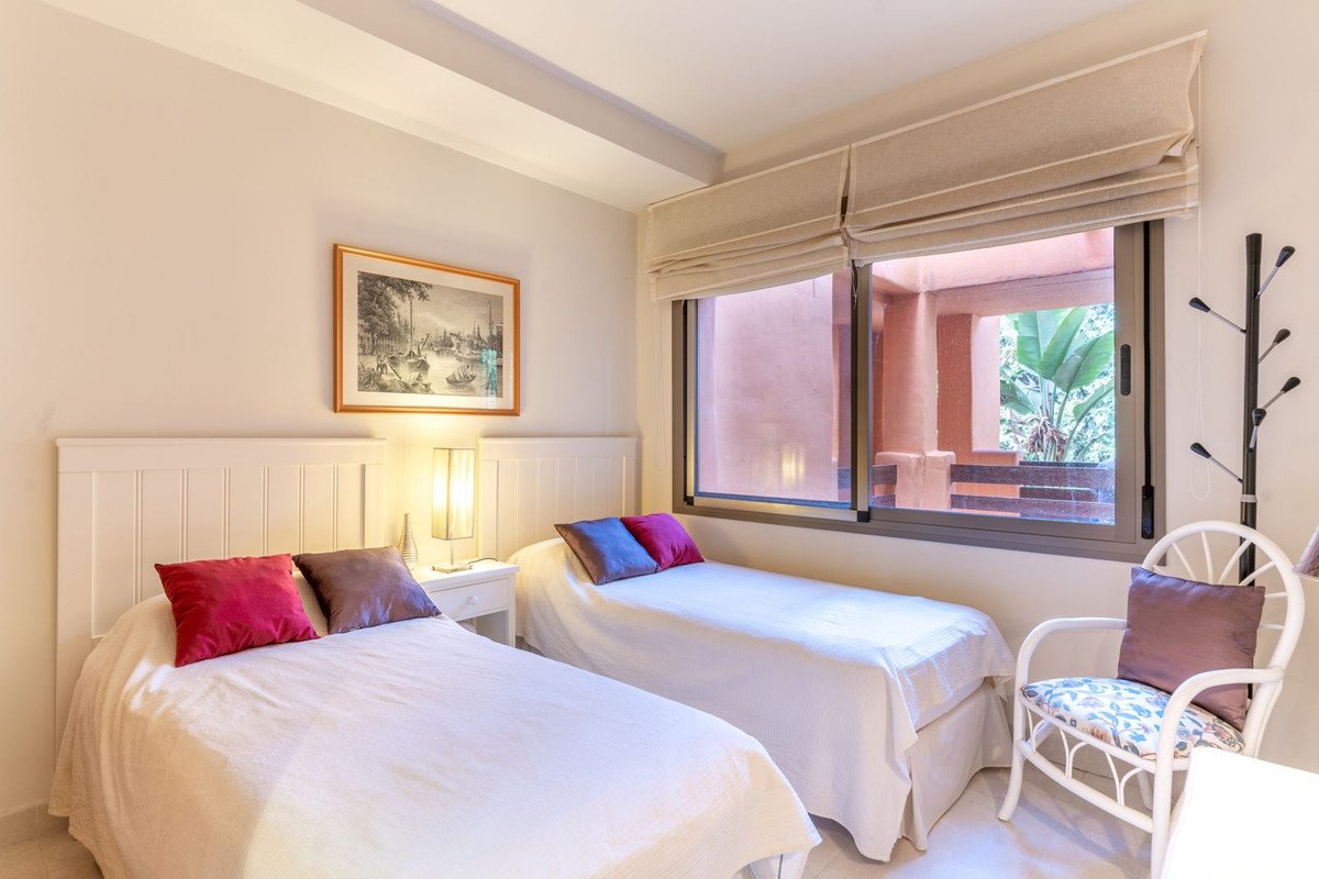 2 Bed Middle Floor Apartment in New Golden Mile
