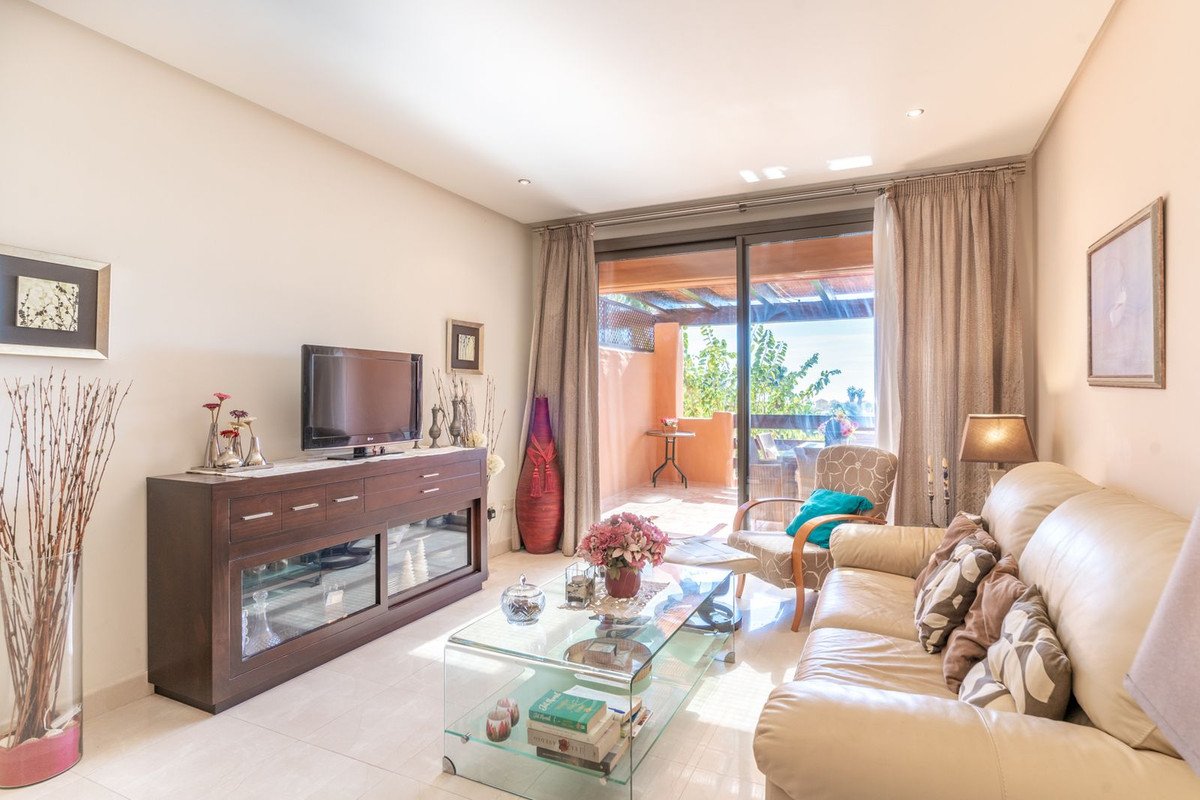 2 Bed Middle Floor Apartment in New Golden Mile
