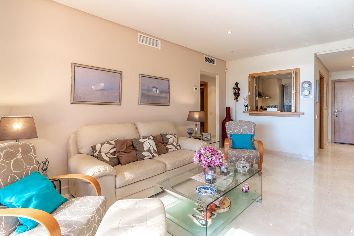 2 Bed Middle Floor Apartment in New Golden Mile