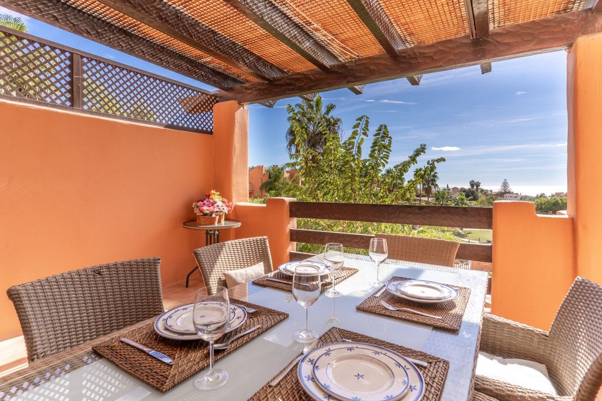 2 Bed Middle Floor Apartment in New Golden Mile