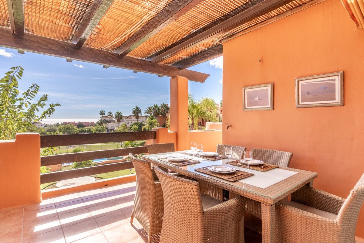2 Bed Middle Floor Apartment in New Golden Mile