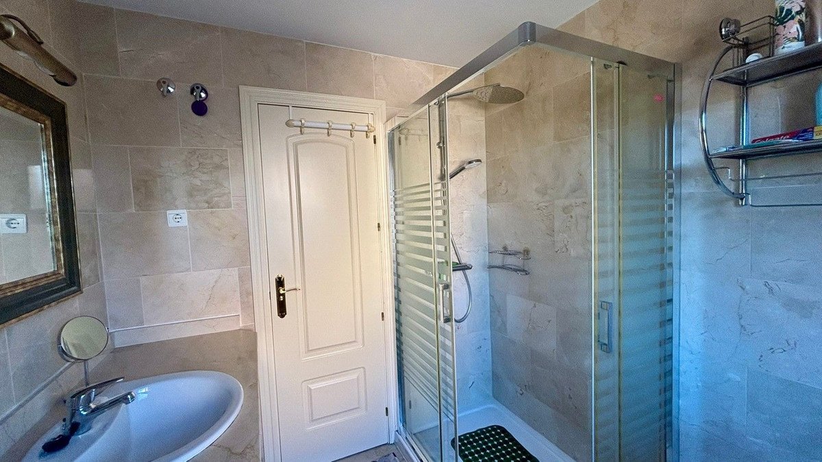 2 Bed Middle Floor Apartment in El Faro