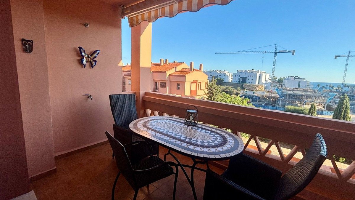 2 Bed Middle Floor Apartment in El Faro