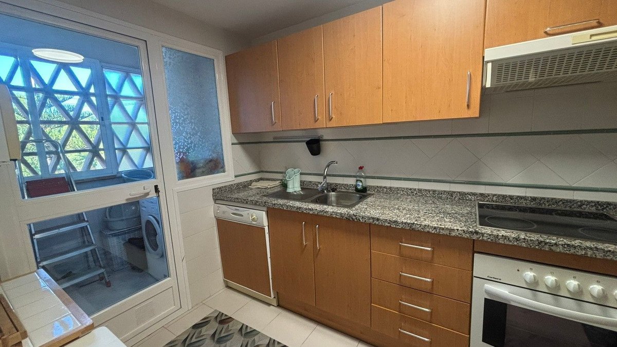 2 Bed Middle Floor Apartment in El Faro