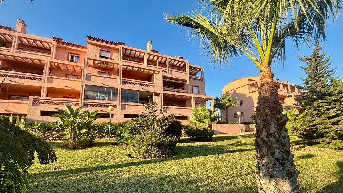 2 Bed Middle Floor Apartment in El Faro