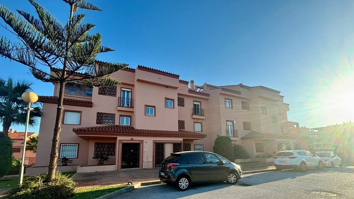 2 Bed Middle Floor Apartment in El Faro