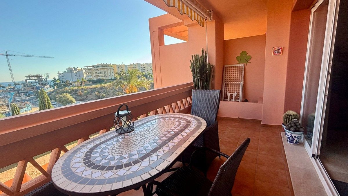 2 Bed Middle Floor Apartment in El Faro