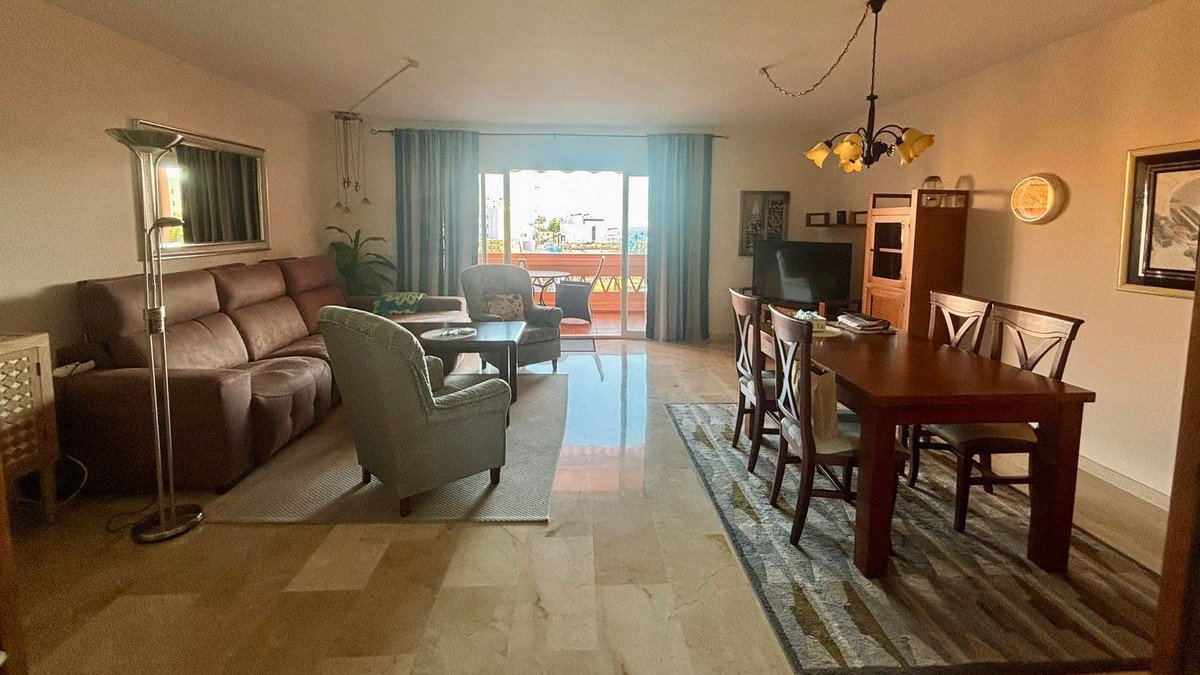 2 Bed Middle Floor Apartment in El Faro