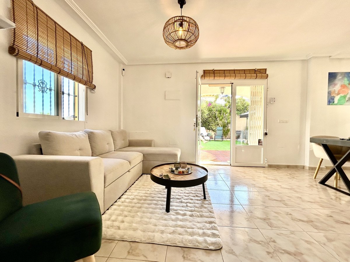 4 Bed Detached Villa in Villamartin