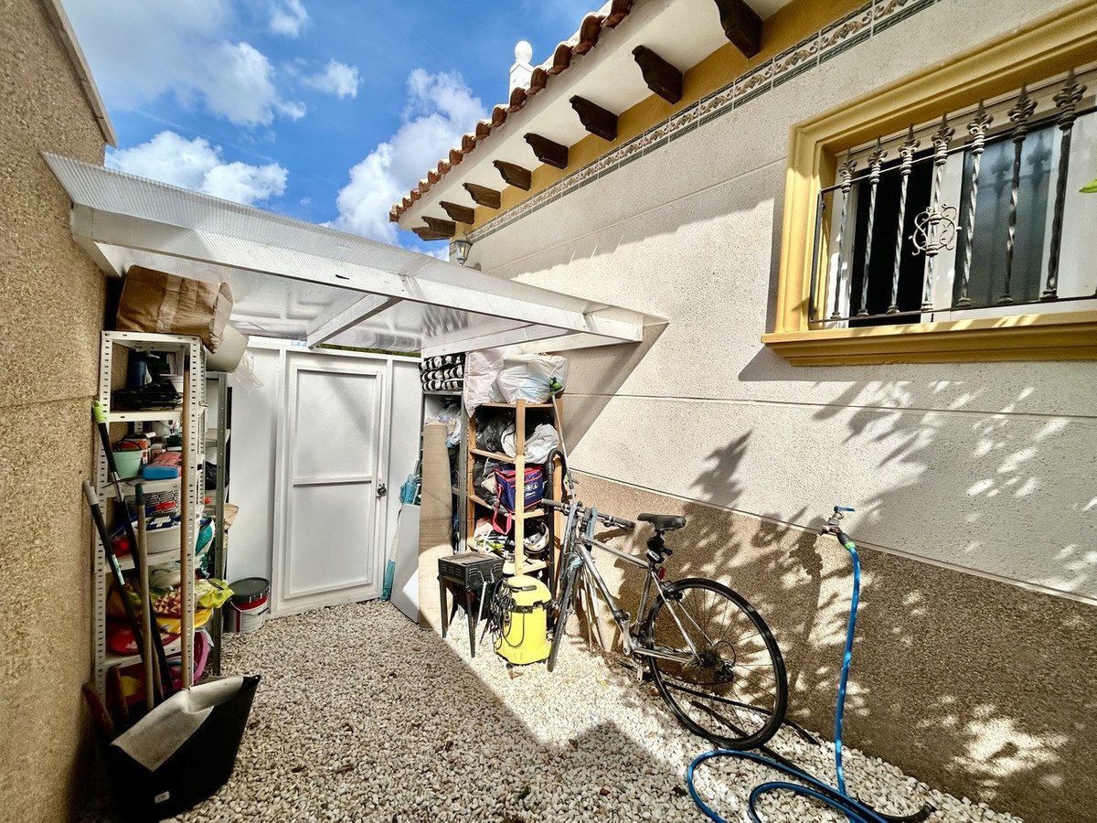4 Bed Detached Villa in Villamartin