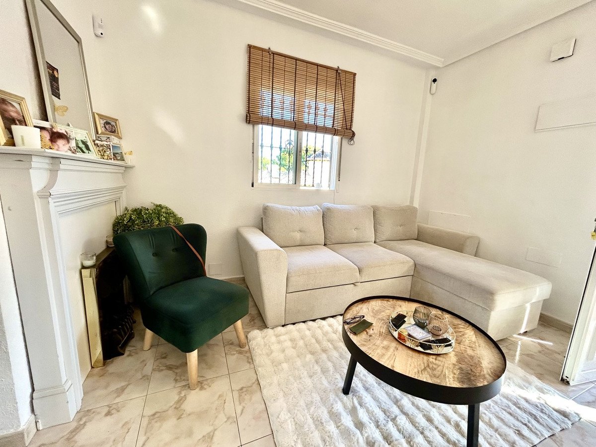 4 Bed Detached Villa in Villamartin