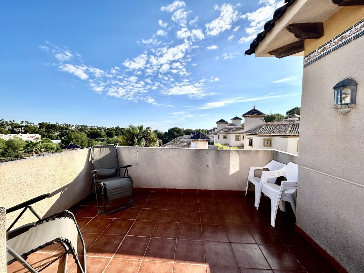 4 Bed Detached Villa in Villamartin