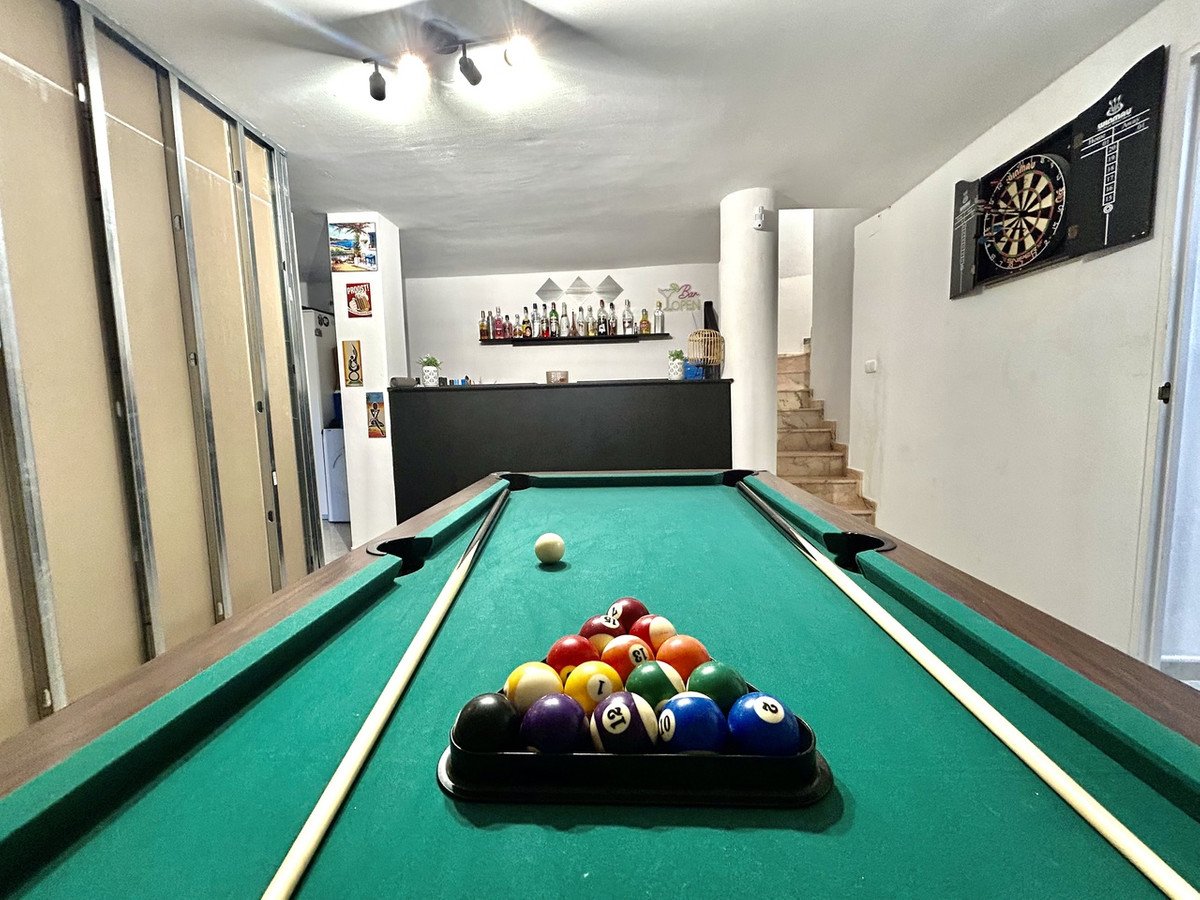 4 Bed Detached Villa in Villamartin