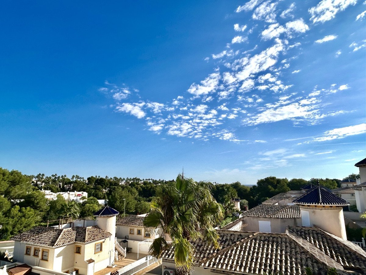 4 Bed Detached Villa in Villamartin