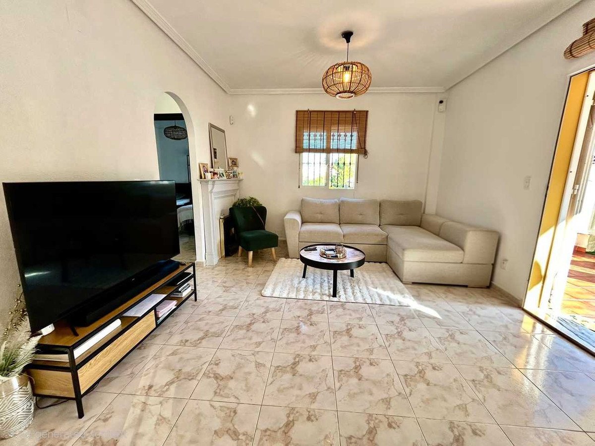 4 Bed Detached Villa in Villamartin