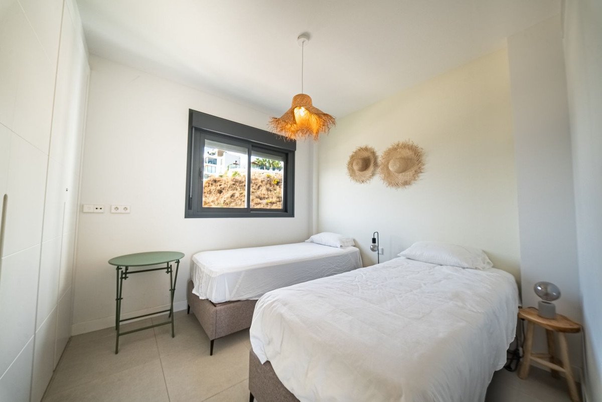 2 Bed Middle Floor Apartment in Calanova Golf