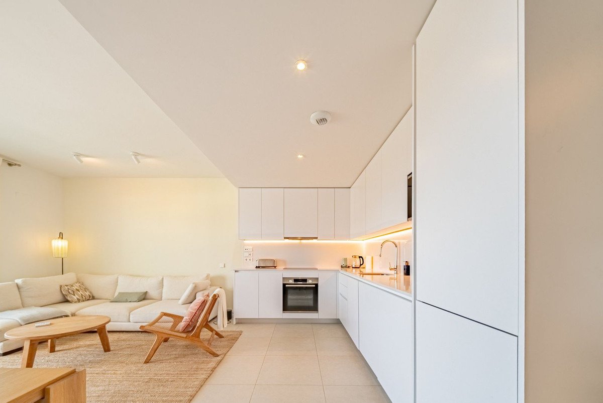 2 Bed Middle Floor Apartment in Calanova Golf