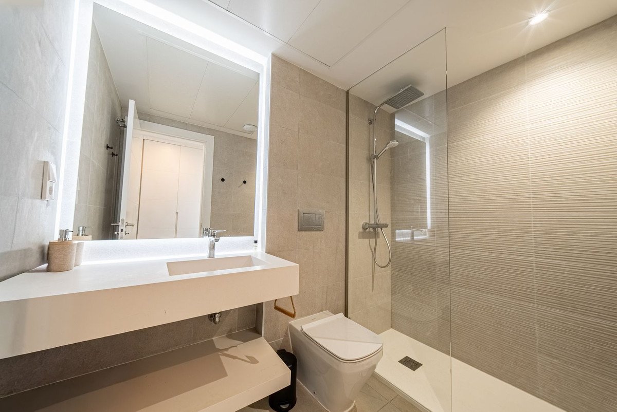 2 Bed Middle Floor Apartment in Calanova Golf