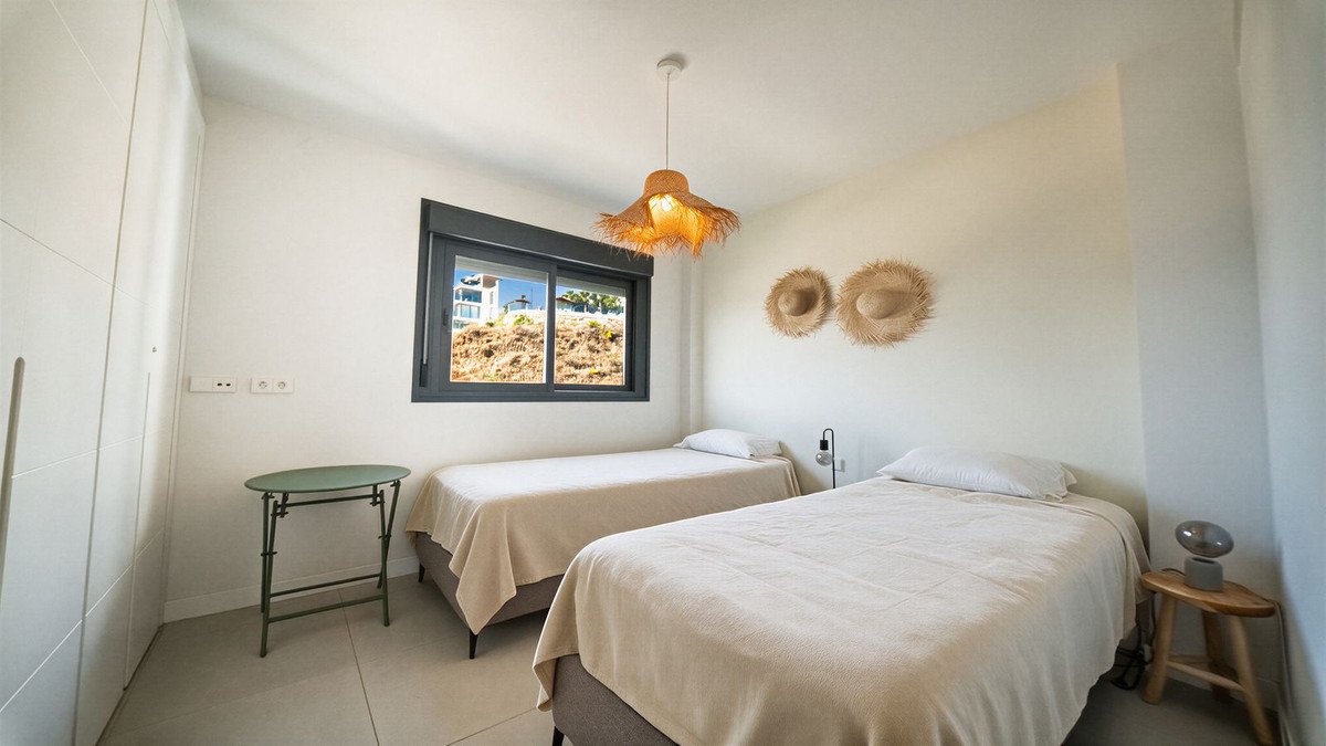 2 Bed Middle Floor Apartment in Calanova Golf
