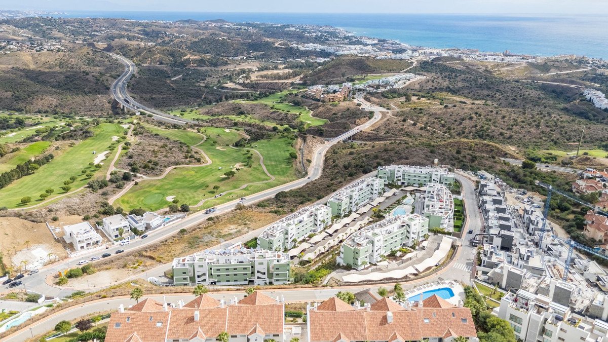 2 Bed Middle Floor Apartment in Calanova Golf