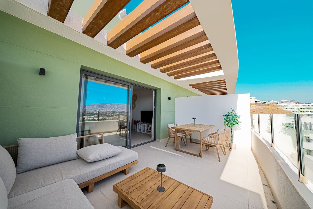 2 Bed Middle Floor Apartment in Calanova Golf