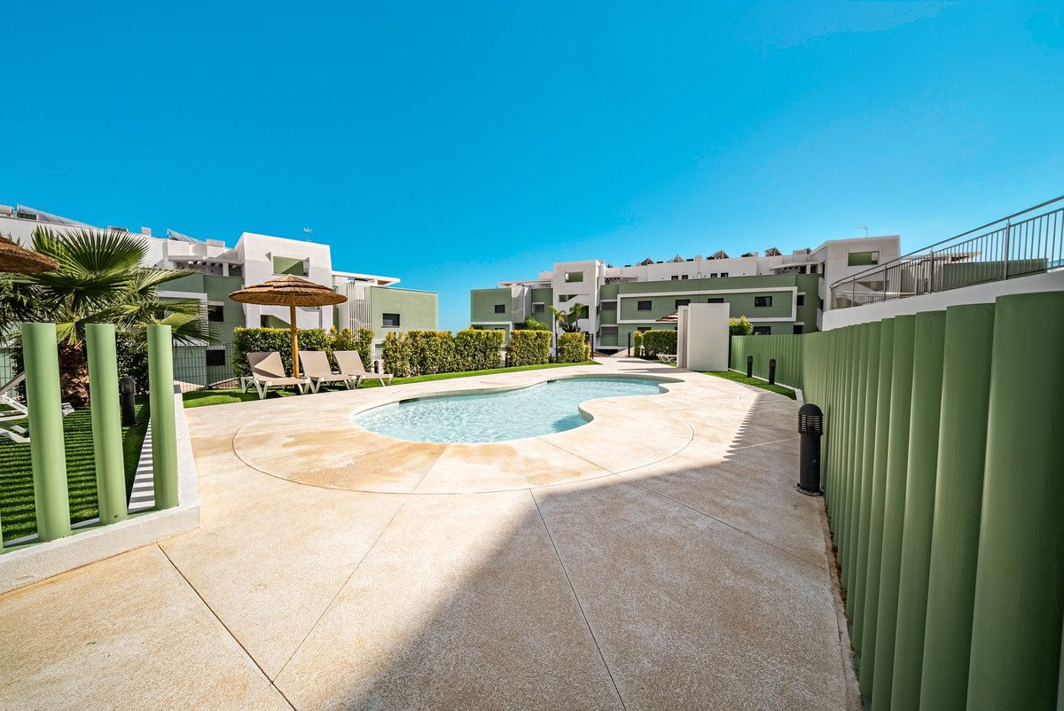 2 Bed Middle Floor Apartment in Calanova Golf