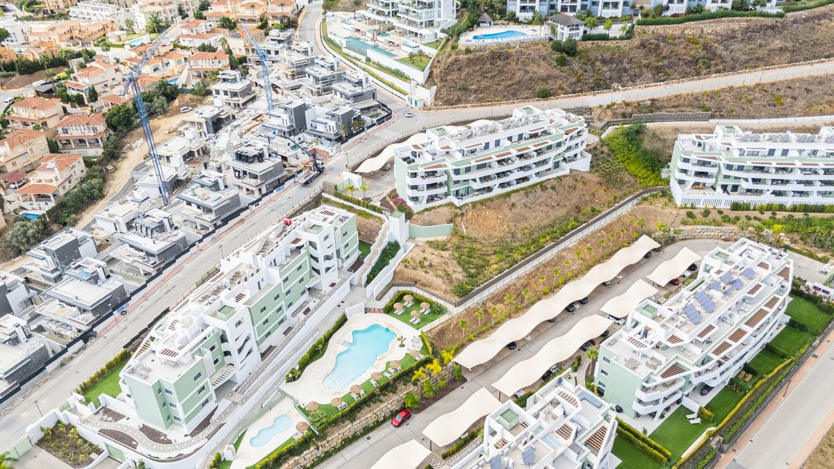 2 Bed Middle Floor Apartment in Calanova Golf