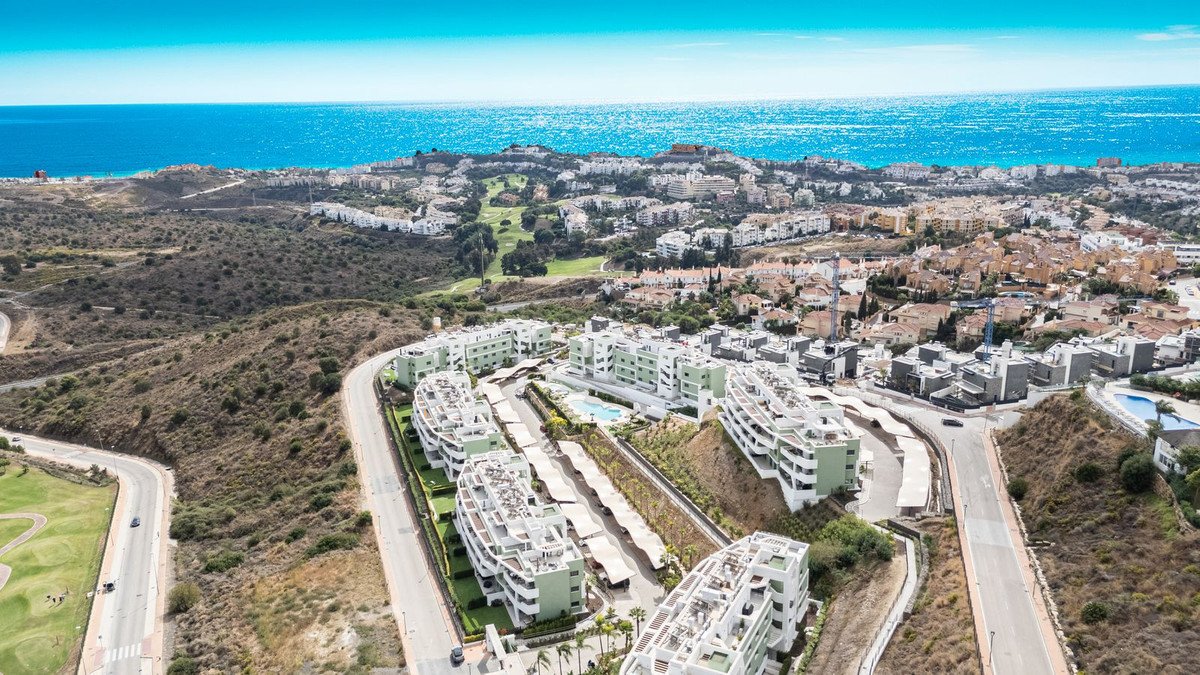 2 Bed Middle Floor Apartment in Calanova Golf