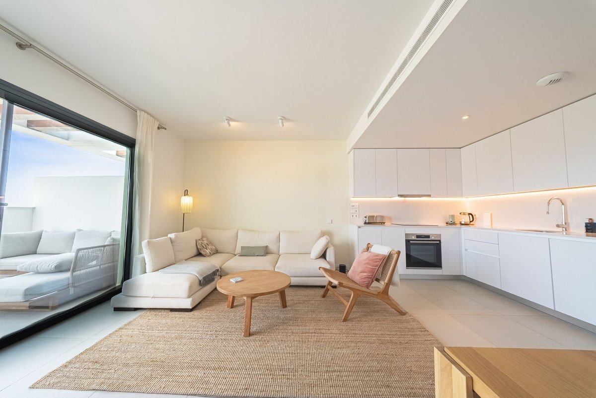 2 Bed Middle Floor Apartment in Calanova Golf