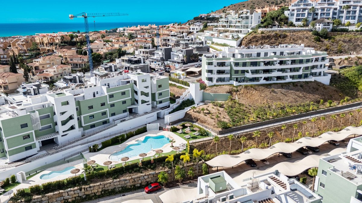 2 Bed Middle Floor Apartment in Calanova Golf