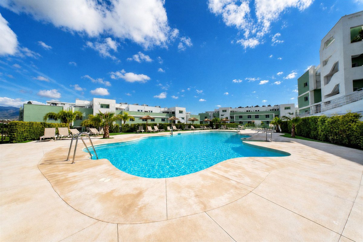 2 Bed Middle Floor Apartment in Calanova Golf
