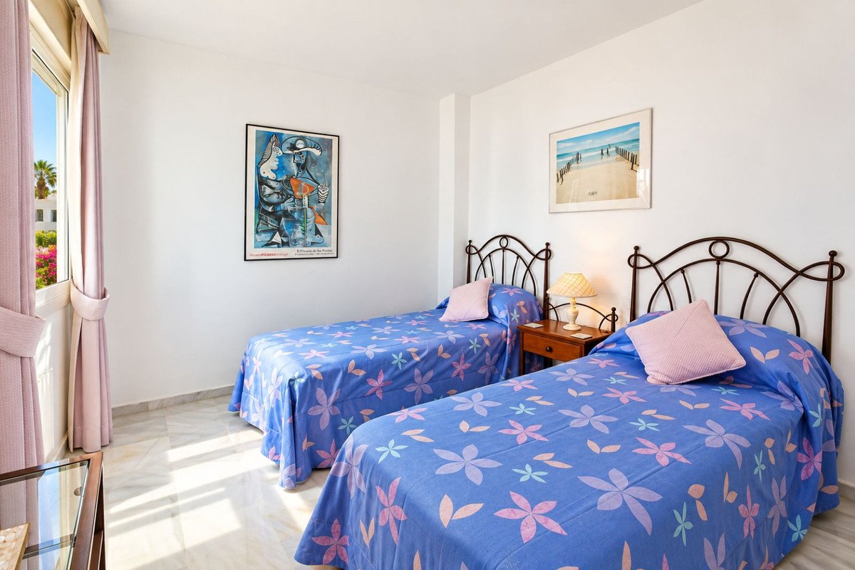 2 Bed Middle Floor Apartment in Nueva Andalucía