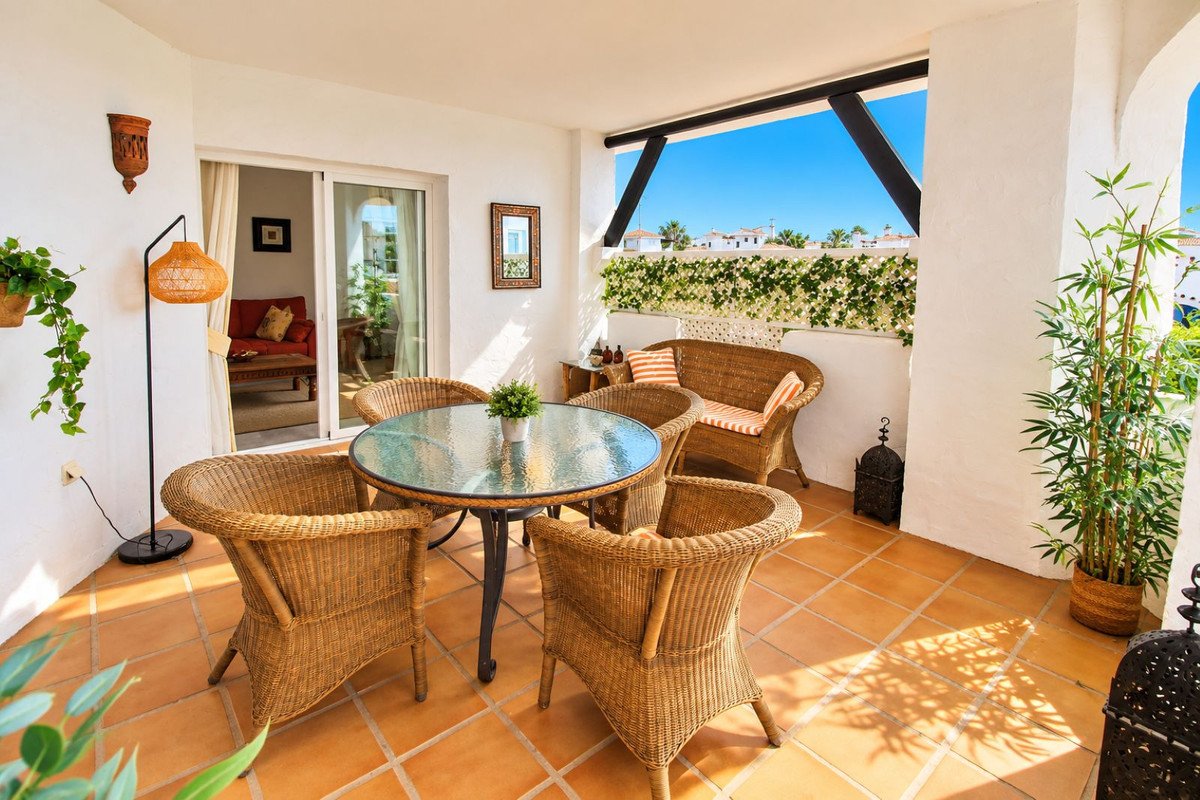 2 Bed Middle Floor Apartment in Nueva Andalucía
