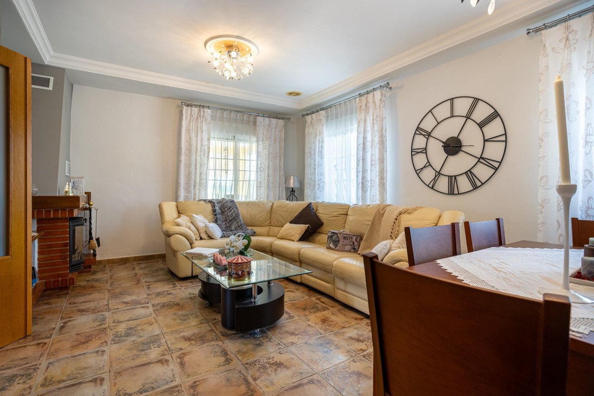 5 Bed Detached Villa in La Hoya