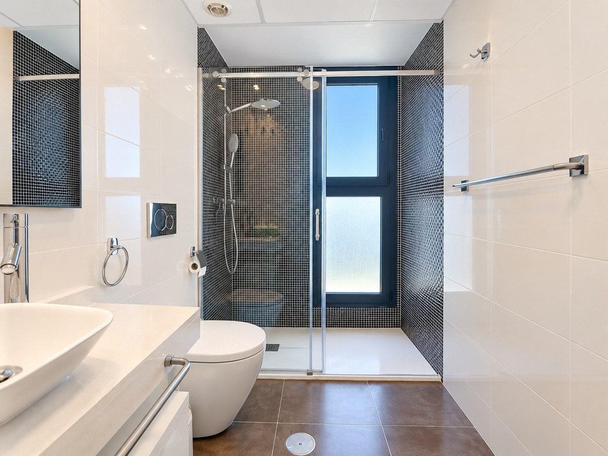 2 Bed Middle Floor Apartment in Punta Prima