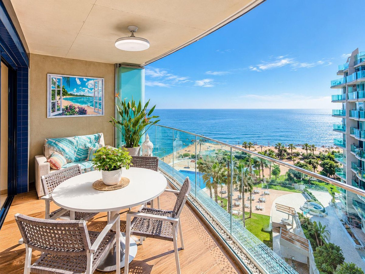 2 Bed Middle Floor Apartment in Punta Prima