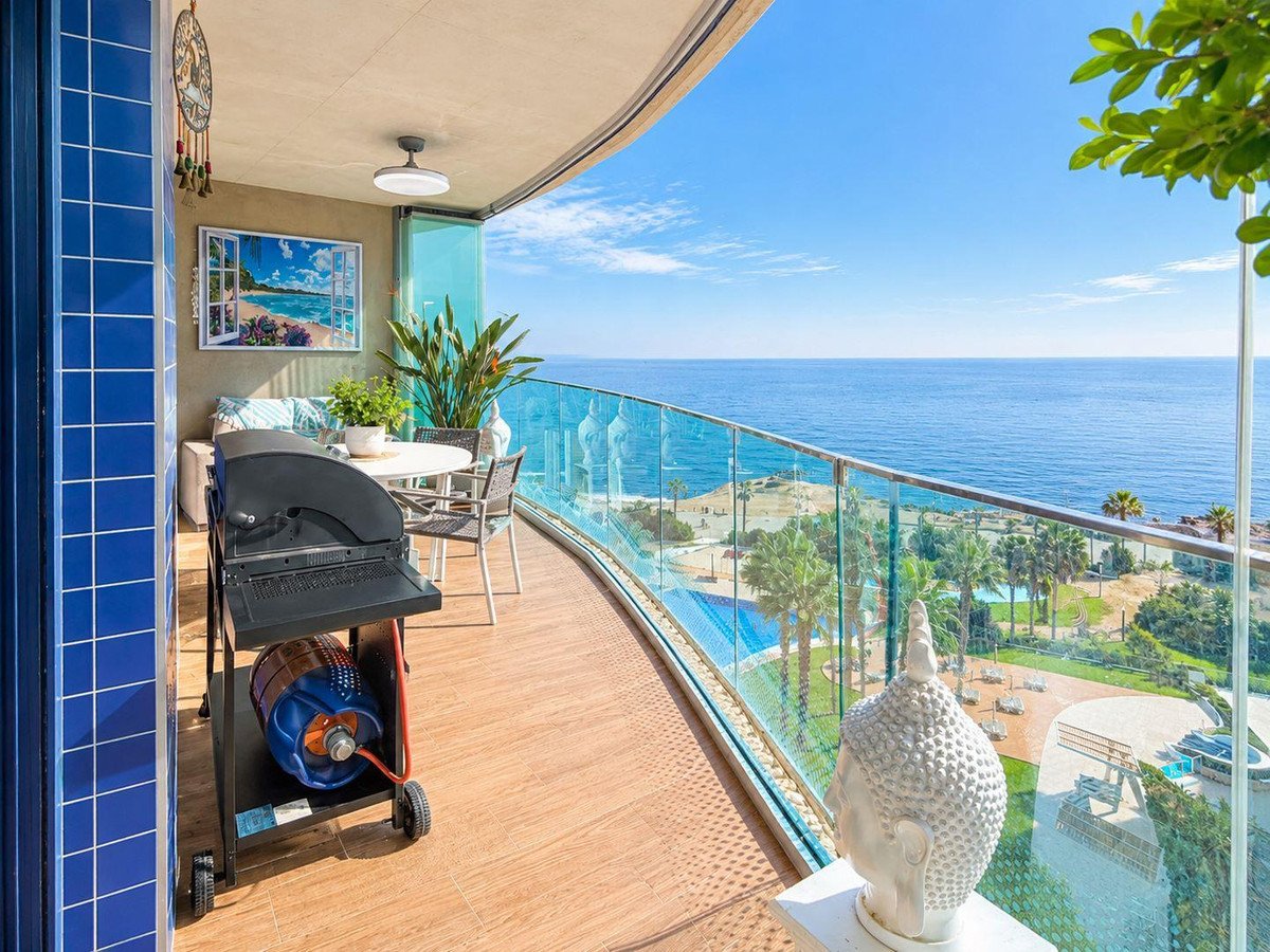 2 Bed Middle Floor Apartment in Punta Prima