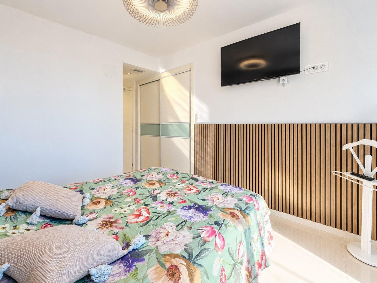 2 Bed Middle Floor Apartment in Punta Prima
