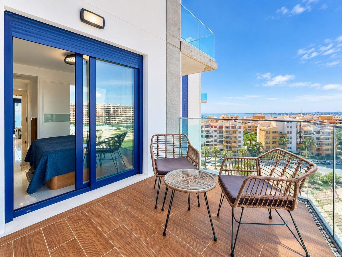 2 Bed Middle Floor Apartment in Punta Prima