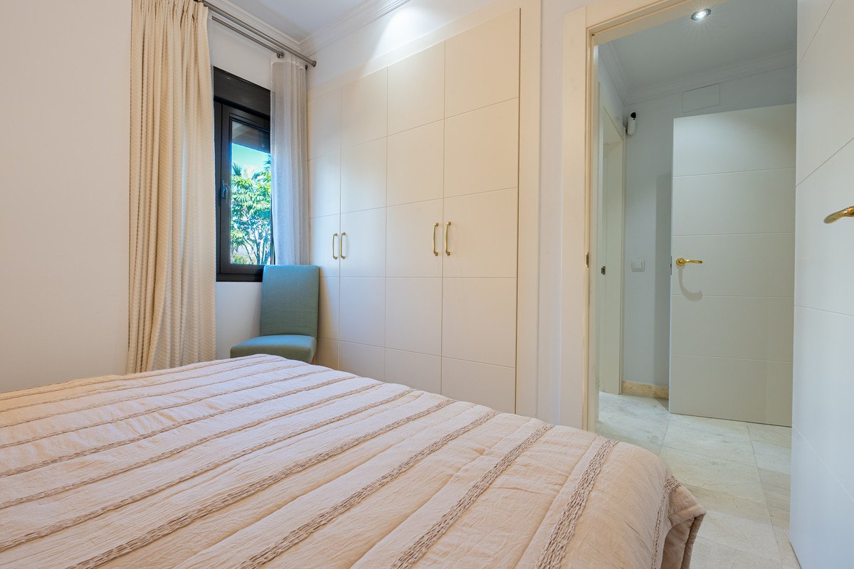 2 Bed Middle Floor Apartment in Los Flamingos