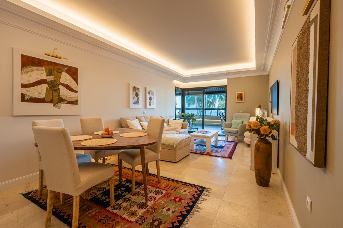 2 Bed Middle Floor Apartment in Los Flamingos