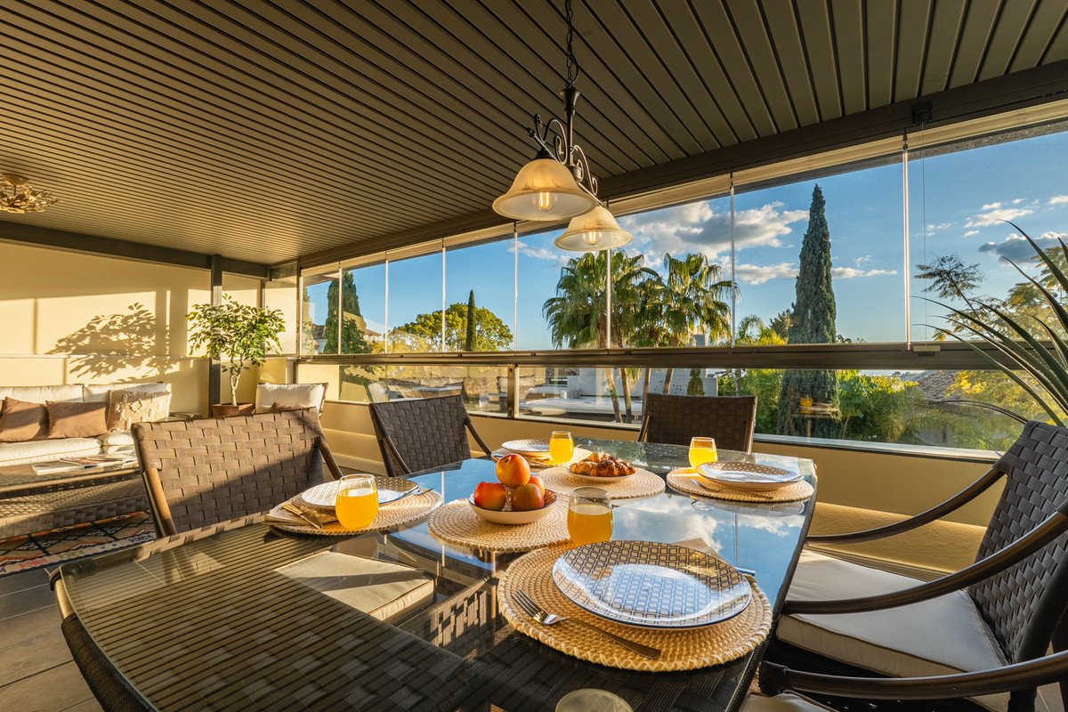 2 Bed Middle Floor Apartment in Los Flamingos