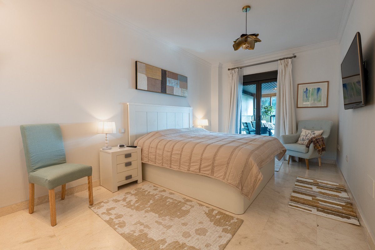 2 Bed Middle Floor Apartment in Los Flamingos