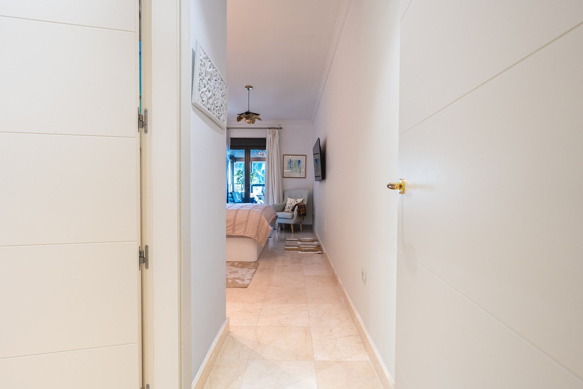 2 Bed Middle Floor Apartment in Los Flamingos